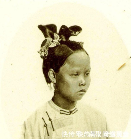 发胶|老照片:清朝女子没有发胶,怎么固定这么奇特的头发