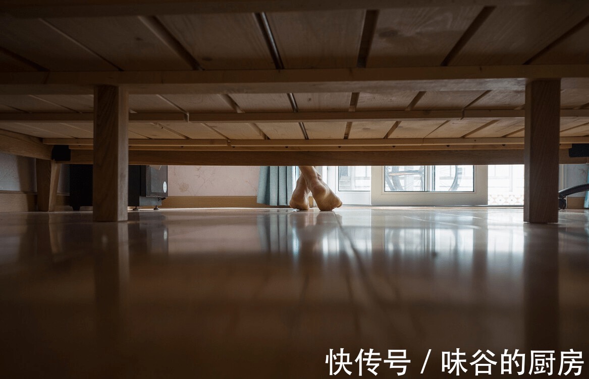 腊月二十四扫尘日,老辈讲究“三不留,三不动”,迎春接福保安康