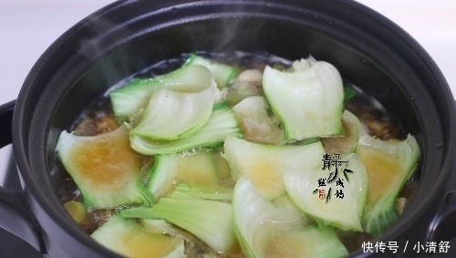 中午用2两肉炖了1锅菜，汤鲜菜香，无肉不欢的老公也抢着吃