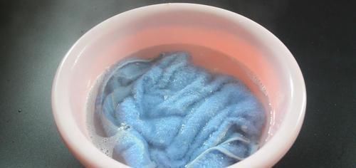 毛巾脏别再洗衣液洗, 洗的时候加一点它, 洗完毛巾就跟新的一样干净