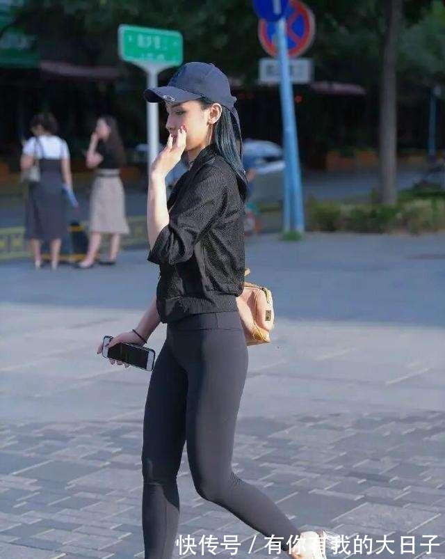 高跟鞋 丰润紧致的打底裤美女,利落又不乏活力感,衬托精致!