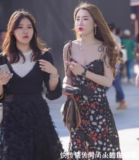 穿搭 吊带长裙露出洁白锁骨,长发搭在肩上,尽显魅惑!