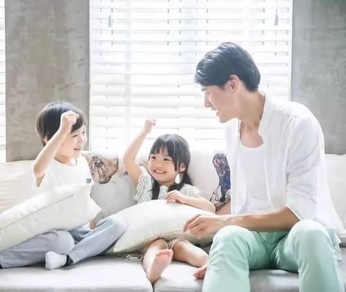 孩子|女孩因一部手机差点被毁了:其实真正独立的孩子是被爸妈疼出来的