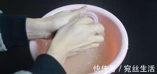 抹布脏了不用换新的, 用它泡一泡, 抹布立马干净如新, 赶紧去试试