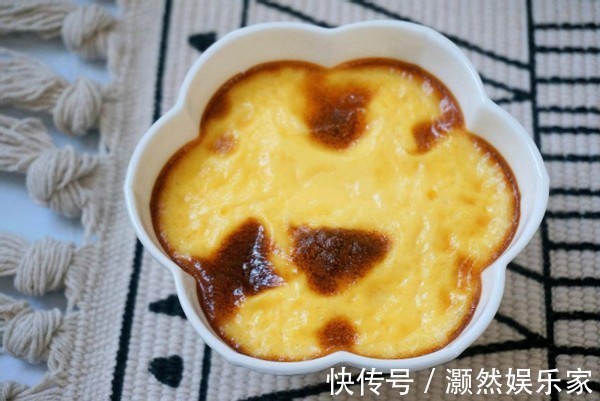 烤箱|1个鸡蛋1盒奶，搅一搅烤一烤就上桌，蓬松柔软，比蛋糕还好吃