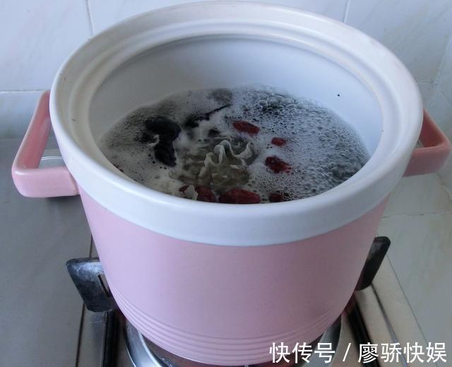 梅子|女人再忙也要爱自己,这3种食材,隔三岔五地吃,滋润肌肤气色好