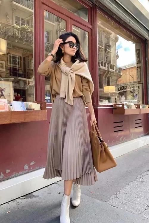 毛衣怎么穿才不显“平庸”？教你四个搭配公式，既时髦又实用