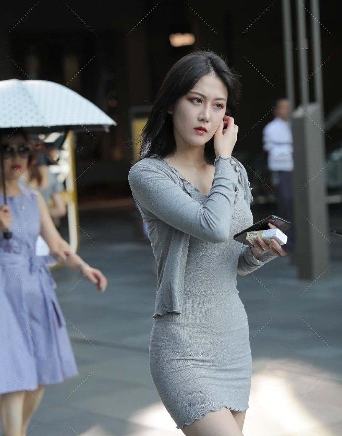 谦恭|说了多少次了,见到这样的裙子美女,要谦恭而行