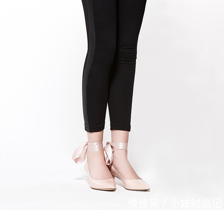 尖头细高跟鞋性感迷人,衬托女性优雅的气质