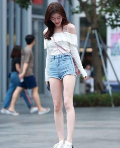 街拍美女青春可爱的小姐姐,没错,这是初恋的感觉