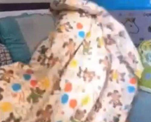 理发店|妈妈趁宝宝睡觉,偷偷把他剃成光头,孩子醒来后的反应让宝妈笑翻