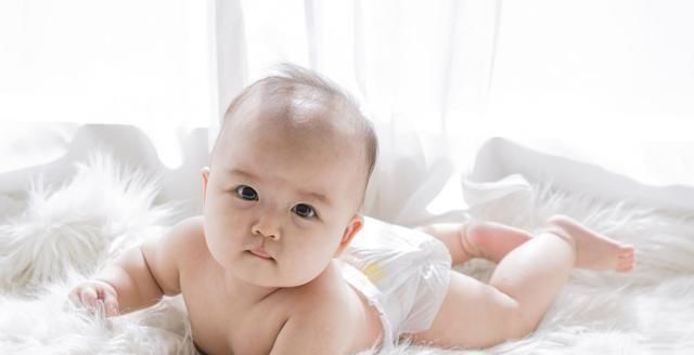 刚出生宝宝鼻子上就长脂肪粒小白点到底是什么
