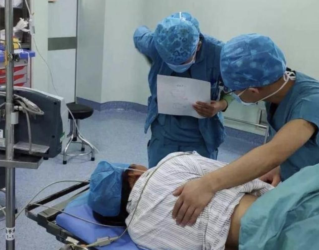 产科医生|孕妈进入产房,通常会经历3件“尴尬事”,第三件事让孕妈脸红