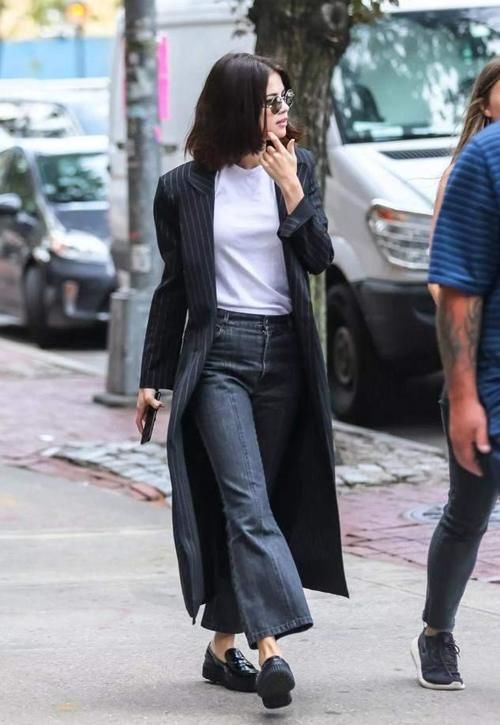  羊绒|呢大衣不吃香了！如今流行“羊绒大衣”，搭配这几条裤子最好看