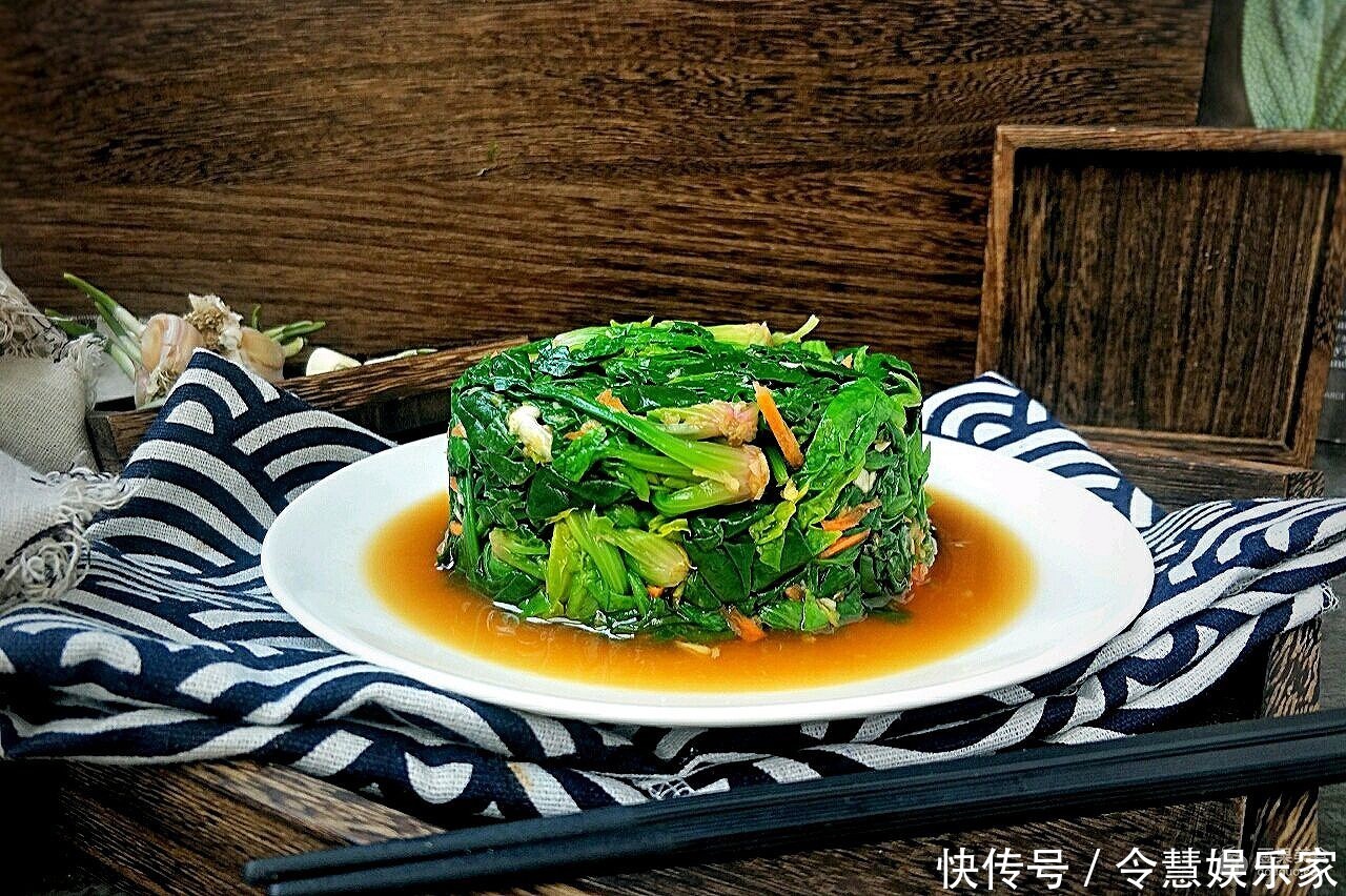 年味餐桌清新菜酸爽蒜香菠菜~