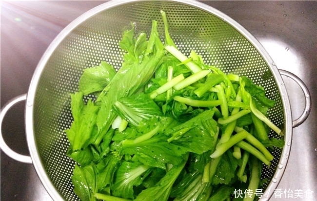 此菜搭配腊肉炒,尝过都说好,甘香油润,翠绿鲜嫩,一盘不够吃