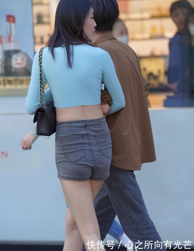 身材 好看的衣服也需要优秀的身材来演绎,这样的时尚感才能有吸引