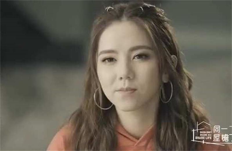 《屋檐之夏》好看吗？它的内容是讲什么的，是否值得看？