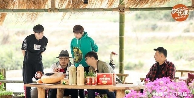 黄磊老师 《向往5》首期节目就迎来“关系户”黄磊老师亲自带成员露脸