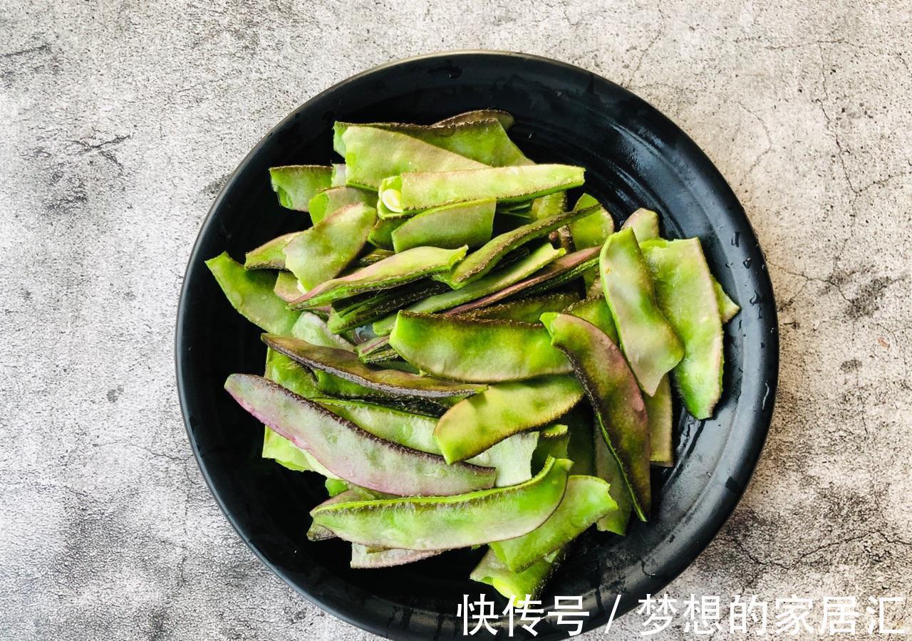 香味道|家常小炒紫豆角，简单炒一炒，鲜美可口，比肉都好吃