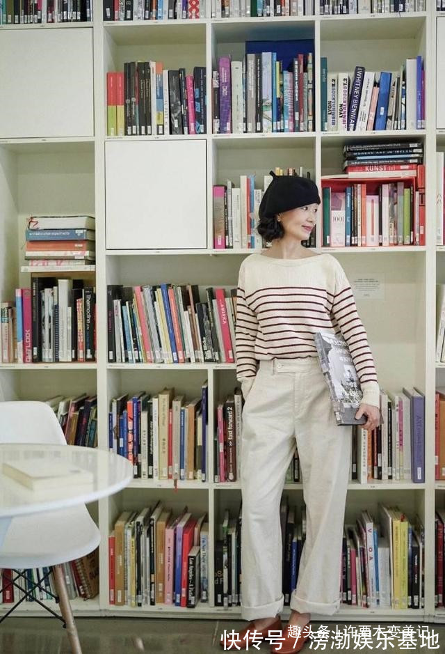 高冷 奔五的女人,少穿T恤牛仔裤,学三木妈妈这样穿,减龄有气质