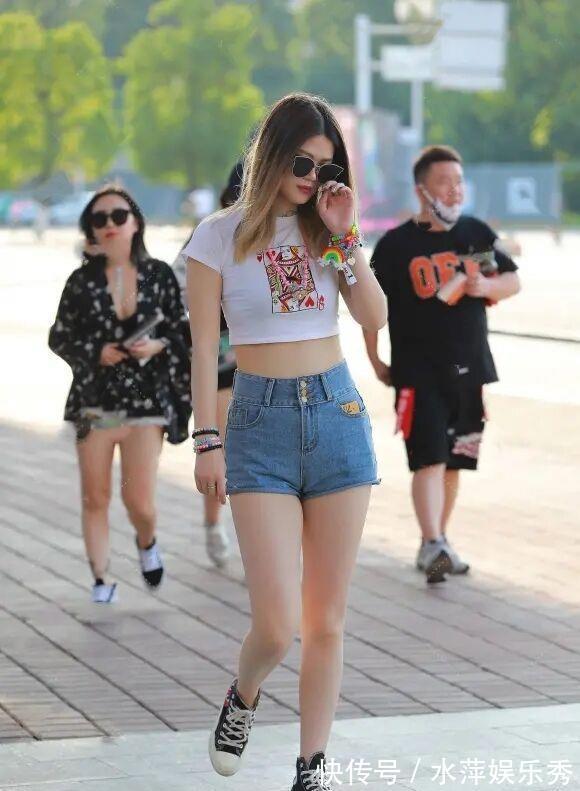 马丁靴|牛仔短裤不好穿?备好这“2双鞋”,简单时髦又不累脚!