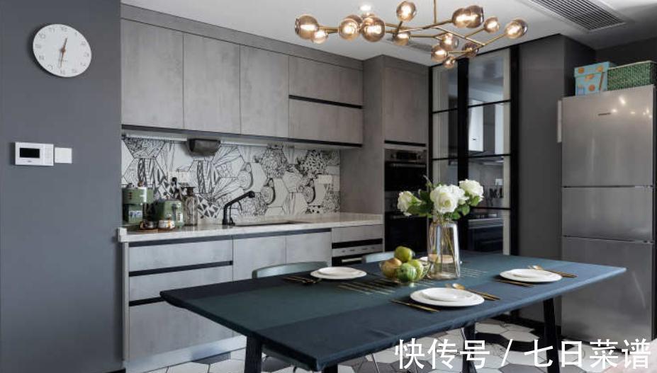 墨绿色|凭窗眺望都市风光,用现代风谱写空间乐章,感受慢节奏的美好生活