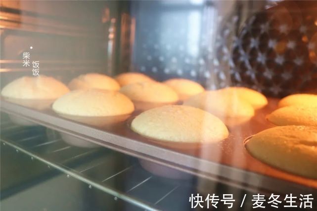 小蛋糕|3个鸡蛋，90克面粉，搅一搅做了12个蛋糕，又香又软孩子喜欢吃