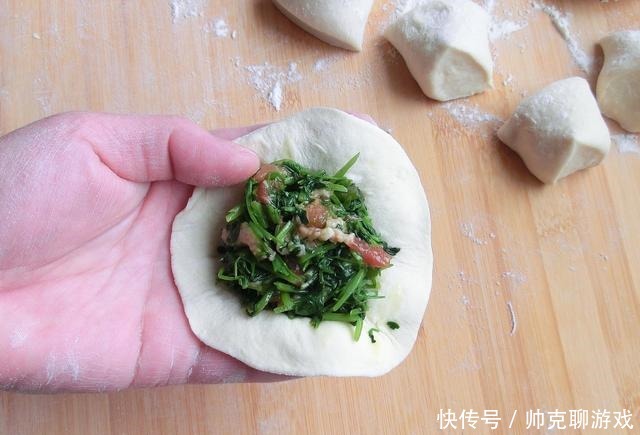 蒸包子时,记得不要只加酵母,面里加2样,包子又白又软又香又甜