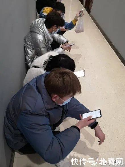 网友|排队看电影、街上遛弯儿、补觉一整天…网友晒出自己的年初一