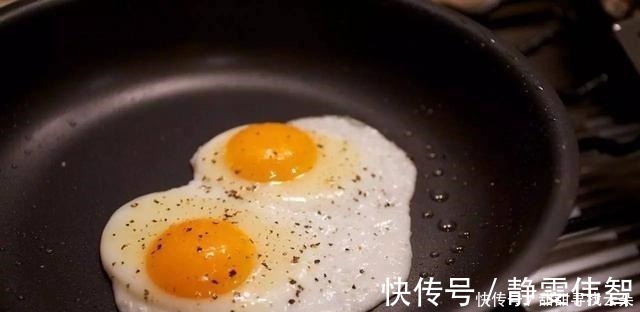 味道|煎鸡蛋时，最忌讳直接下锅，多做1个步骤，鸡蛋金黄味道更棒！