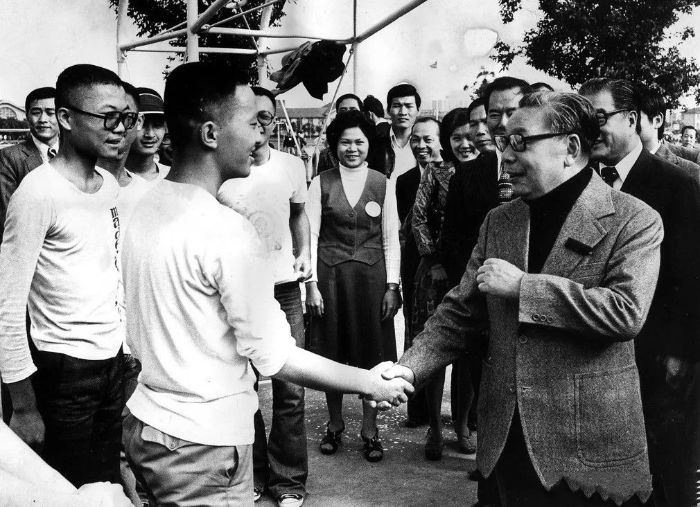 落泪|蒋经国去世后，宋美龄有何反应？站在门外看了一眼，未落泪