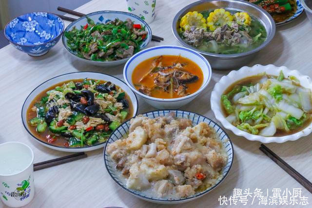 大伙|堂姐过生日,妈妈花一百多块钱做了一桌菜,大伙都吃嗨了!