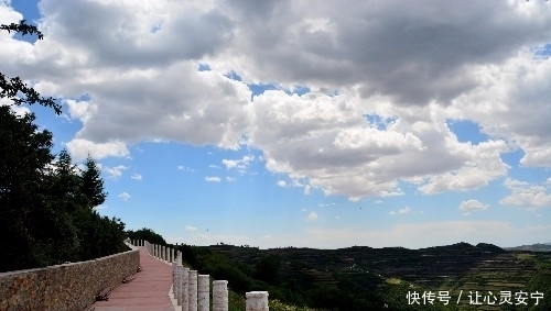 云顶山|烂泥沟，云顶山，步行栈道上的蓝天白云