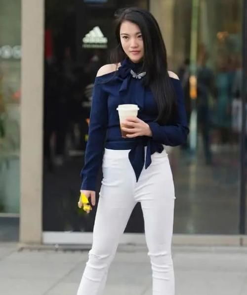 白色短袖|一件白色短袖配牛仔裤，气质优雅女人味，时尚气质穿搭