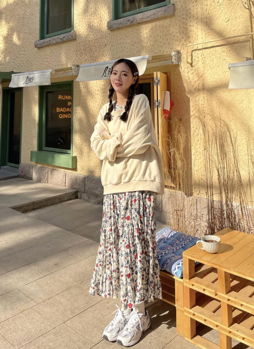 今年碎花裙这样穿，优雅显气质，开启一整个春天的浪漫