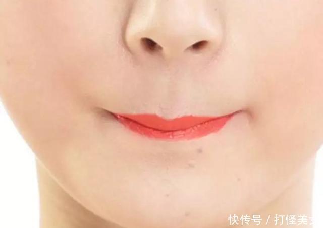 化妆师 为什么涂完口红不能“抿”嘴巴?化妆师说出真相,看完终于明白了