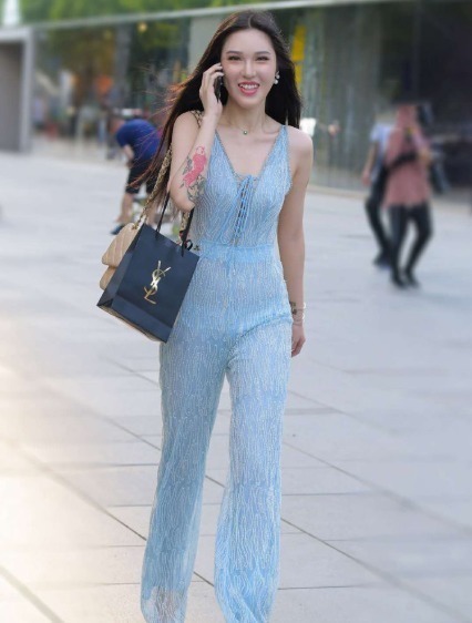 薄纱|蓝色薄纱连体裤搭配钻石高跟鞋,优雅高贵,气场十足