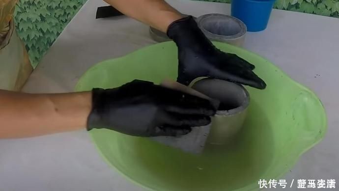 陶瓷|旧啤酒瓶我要留着，砸碎了和水泥，做个水磨石花盆比陶瓷的好看