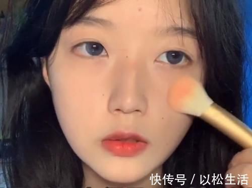 眼妆 女孩化了款学生淡妆后,居然让女生都觉得过于清纯,男生:瞬间就想表白