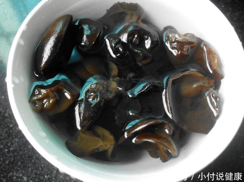 养生专家提醒:常见的这几种食物,建议少吃,否则可能对肝不好