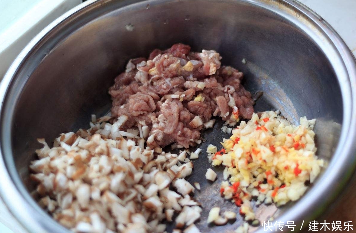 拌饺子馅时,记得加点“它”,饺子馅鲜嫩多汁更好吃