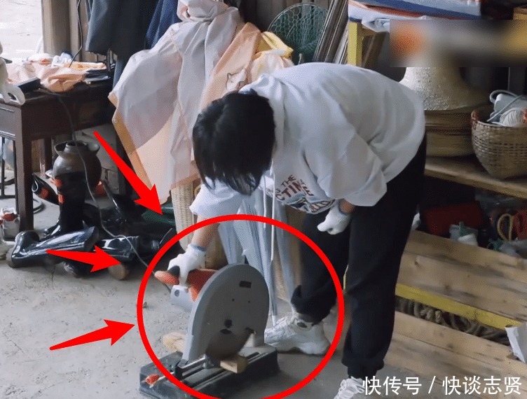 李雪琴 《向往5》继刘晓邑后,又一位全能嘉宾来了,徒手抓鸡还会做木工