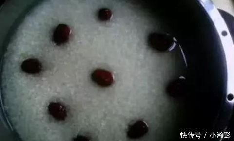 粒粒|蒸米饭，万万不要只加清水！饭店厨师教的绝招，米饭出锅粒粒飘香