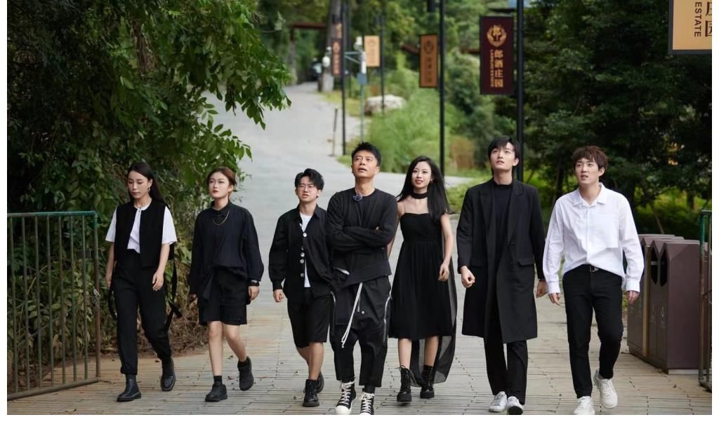 八强之战|李克勤《中国好声音2021》导师对决全员晋级,新一轮决赛热血开赛