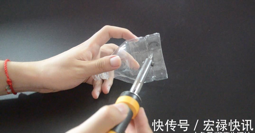 洗脸池上放一个塑料瓶, 没想到作用这么大, 看完赶紧去试试