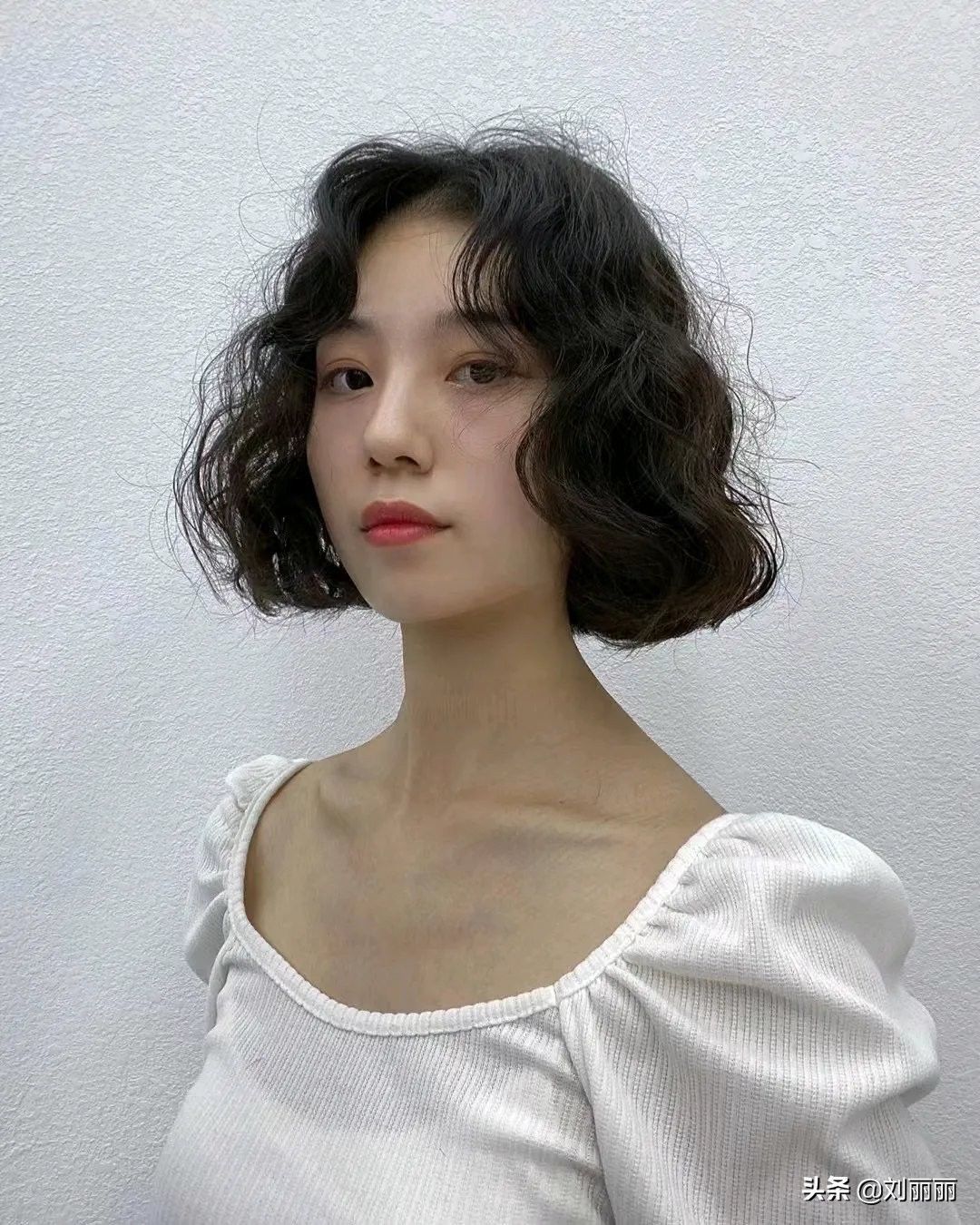 发根 别再剪过时的发型了,这才是当下流行的发型,长短都能美出新花样