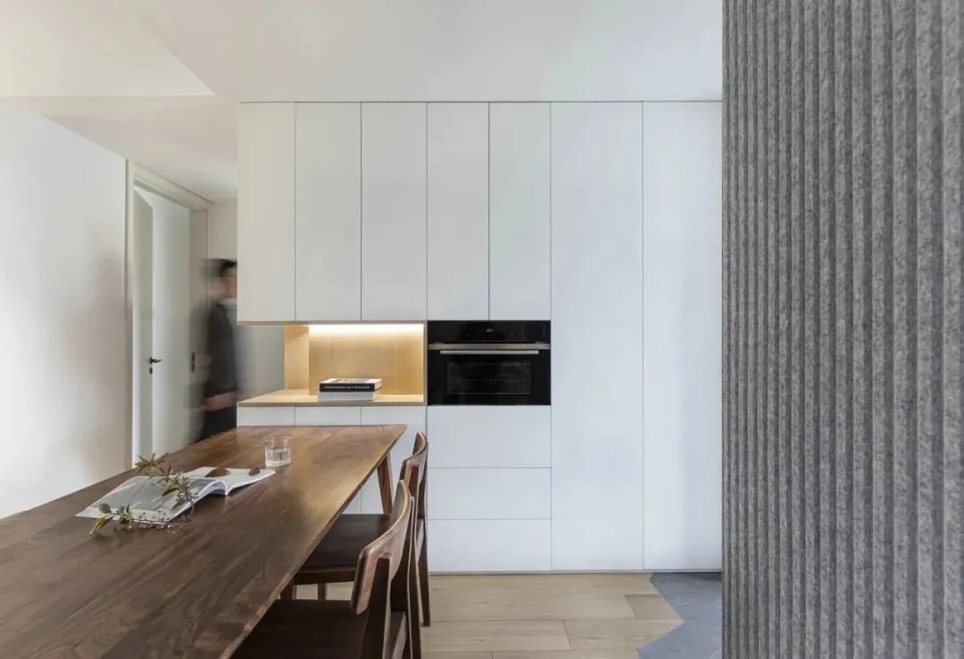 中西厨|客厅放弃电视,用一整面墙做收纳,快来跟这个神仙小户型学收纳!