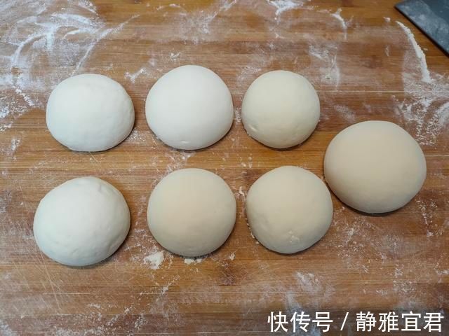 冷天蒸馒头,别只加酵母粉,多加两样,30分发满盆,暄软又好吃