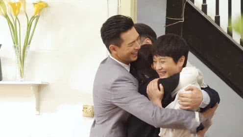 亲爱的热爱的李现抢王浩西装求婚,张嘴就要户口本,杨紫狂献吻